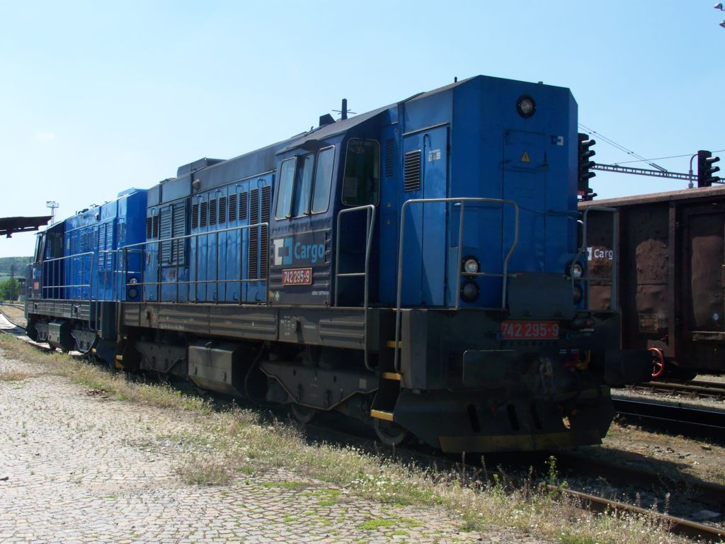 742 295 ve Znojm 30.5.2011(foto Pavel Valenta)