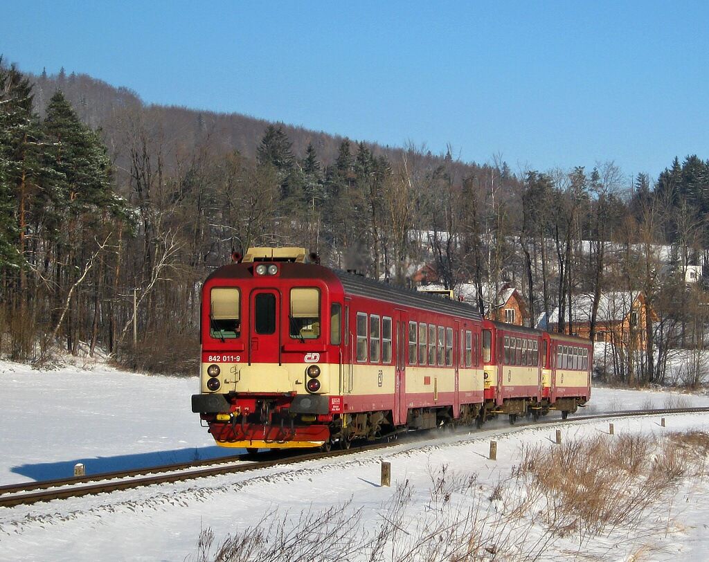 842 011-9, eladn  Kunice pod Ondejnkem, 27.12.2010,Os 3102