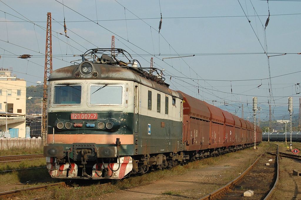 123.007 s vyrovnvkou odpov v st n. Labem zpad.