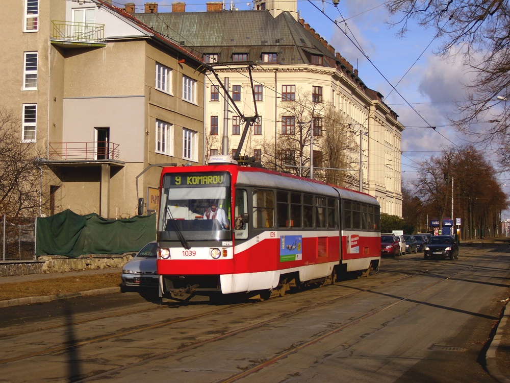 a jedna fotka 1039,kter na lince 9 se pomalu bl k zastvce Tomanova.