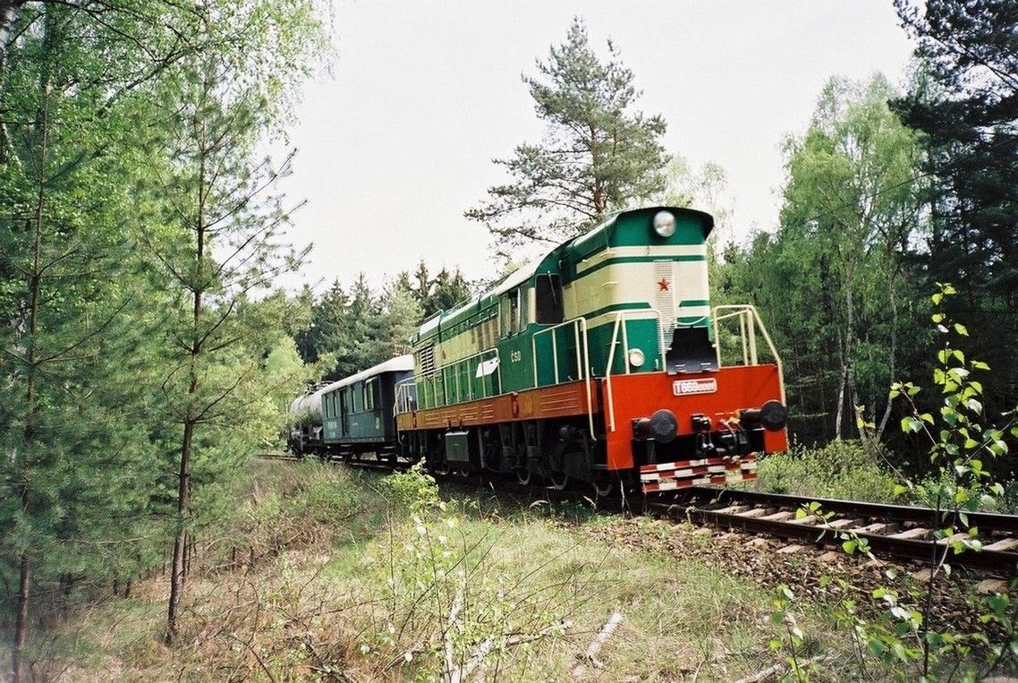 T 669.001 v pornm vlaku z evniova se bl k Lun 1.5.2004