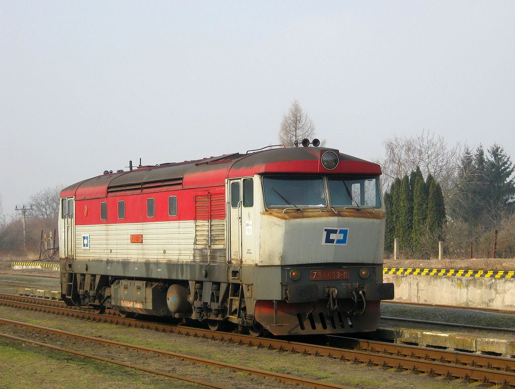 751.093-Holeov-posun mezi vlakem 81055 a 81052-25.2.2011