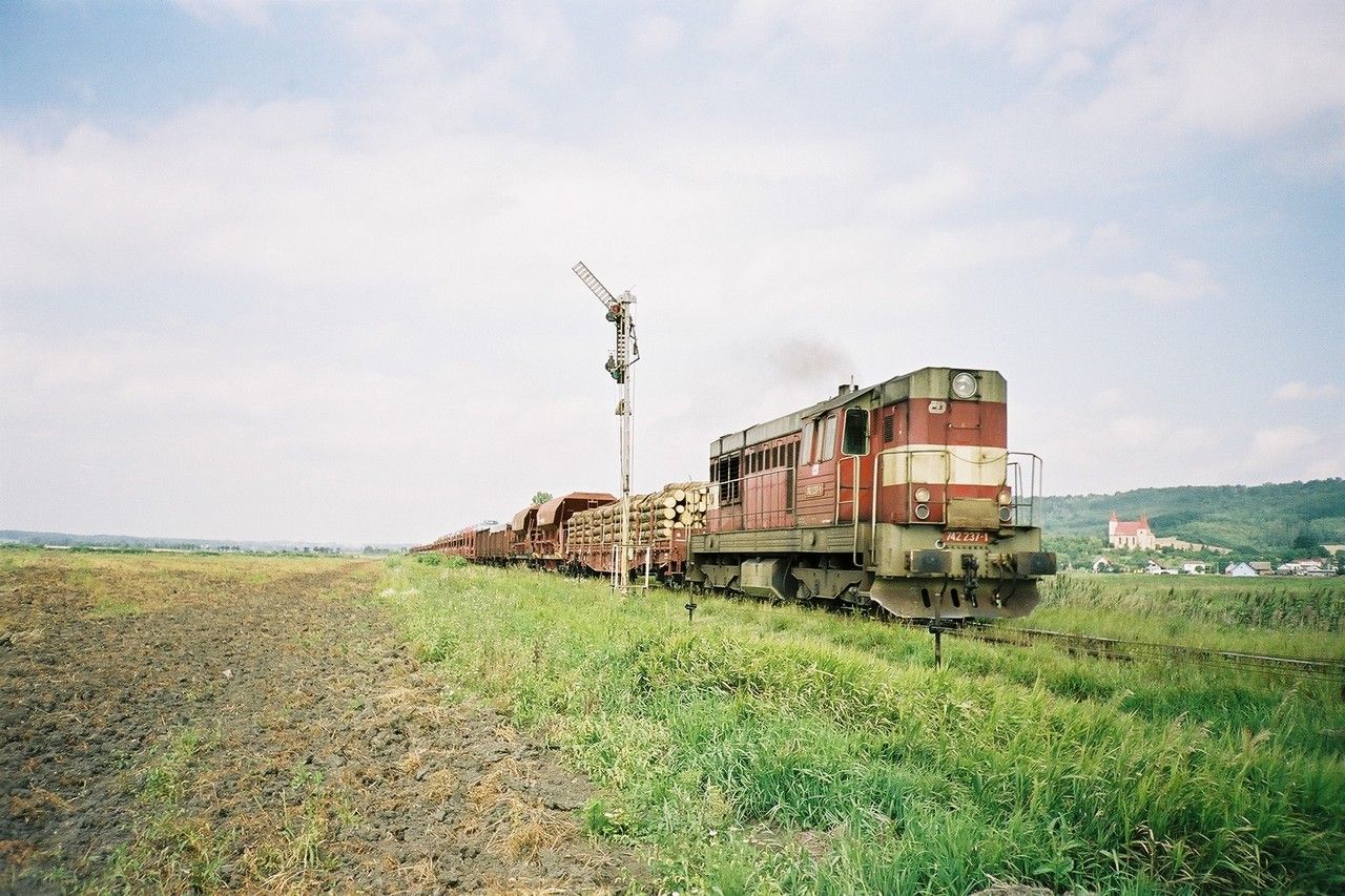 742.237 v nkl. vlaku z M.B. do Nymburka vjd do st. Dobrovice, 11.8.2005