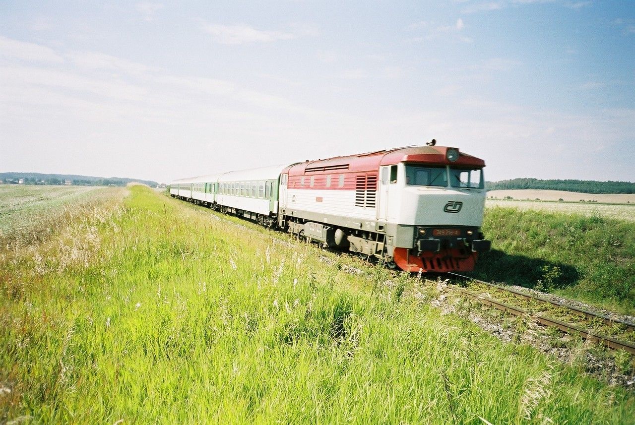 749.218 v R z .Lpy do Nymburka (p. 15:41) nedaleko Vejan, 11.8.2005