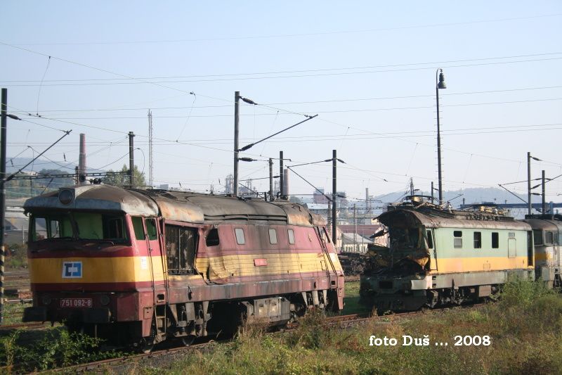 122.017 ve spolenosti 751.092