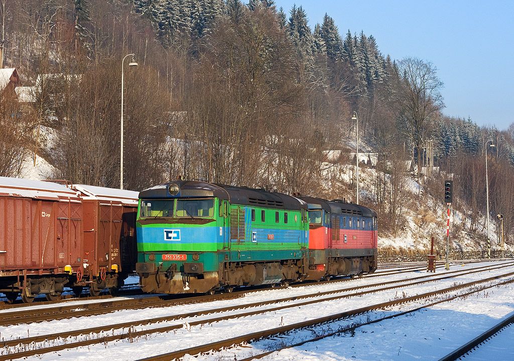 751 335-1 + 751 119-9, Hanuovice, 4.12.2010