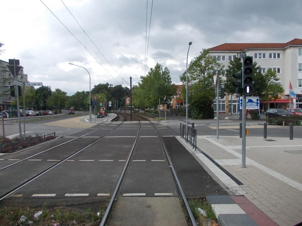 Na semaforu pro auta opt chyb zelen, ili auta mus dt pednost, i kdyby tram jela na 