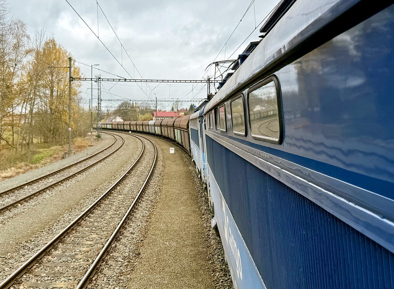 S dvojetem 242 a loenou kodovkou na kopci. Lzn Kynvart, 10/2024