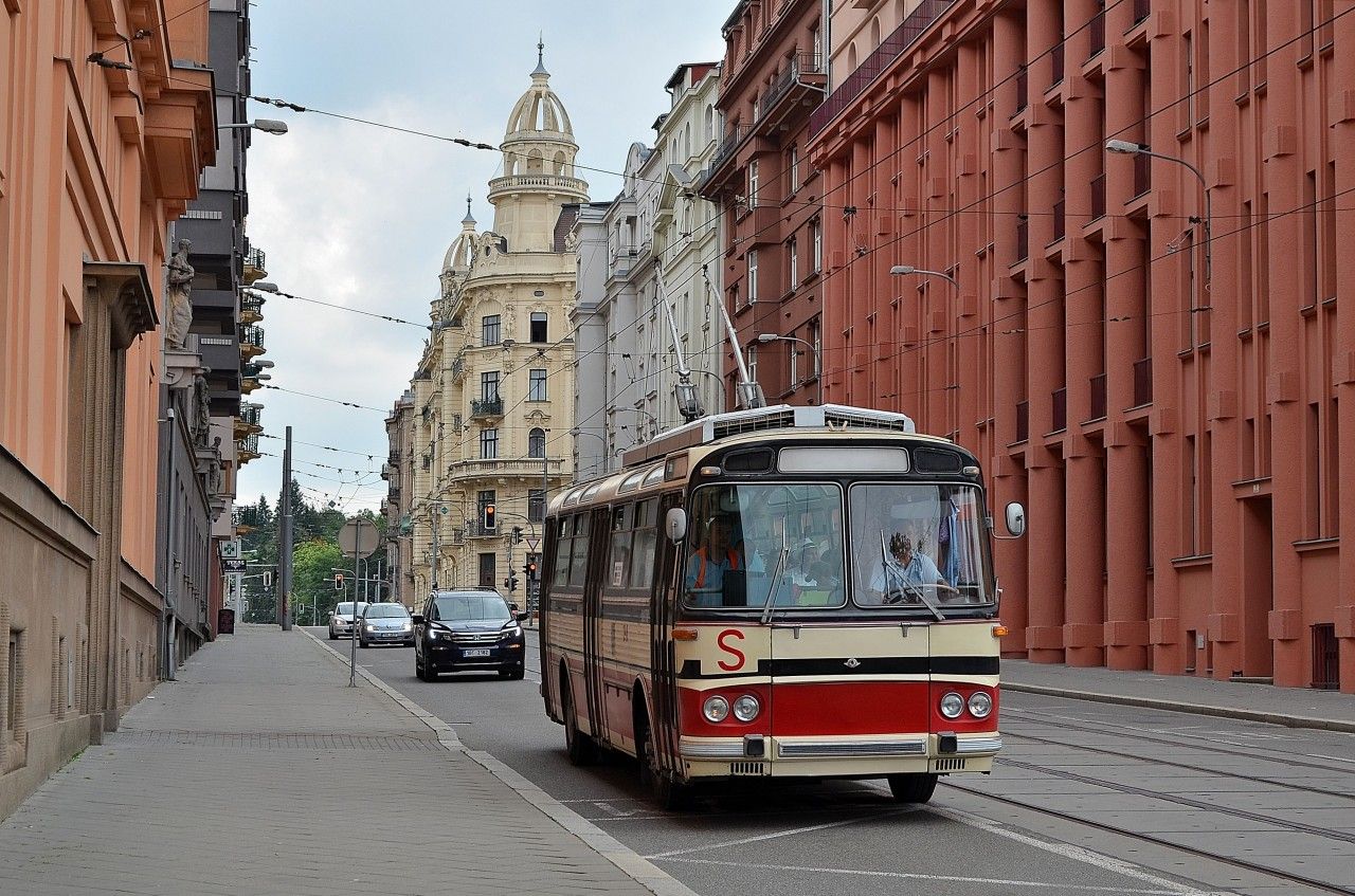 T 11 248 Nerudova 16. 6. 2019