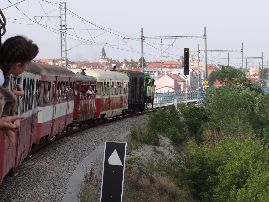 Mimodn vlak SVD-JZM ze atova vjd na znojemsk viadukt - 28.7.2012, foto M. Kouil