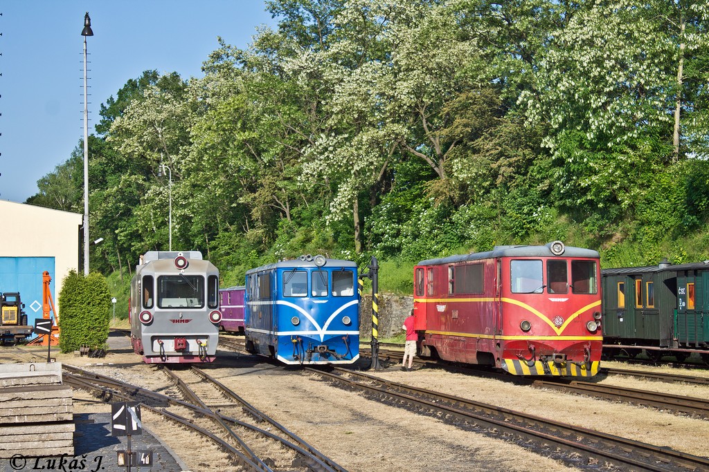 T47.011 + T47.015 a M27.004 jako Os 216, J.Hradec, 4.6.2015