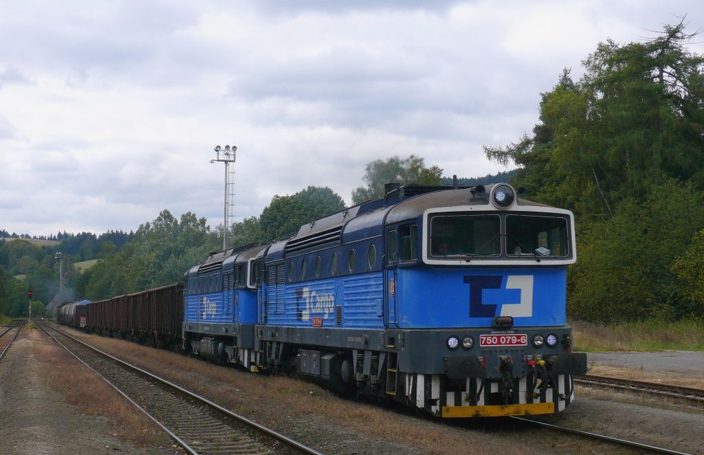 Teplice nad Metuj : 750 079-6+750 330-3 s Pn 94732, na postrku 742 316-3+742 308-0