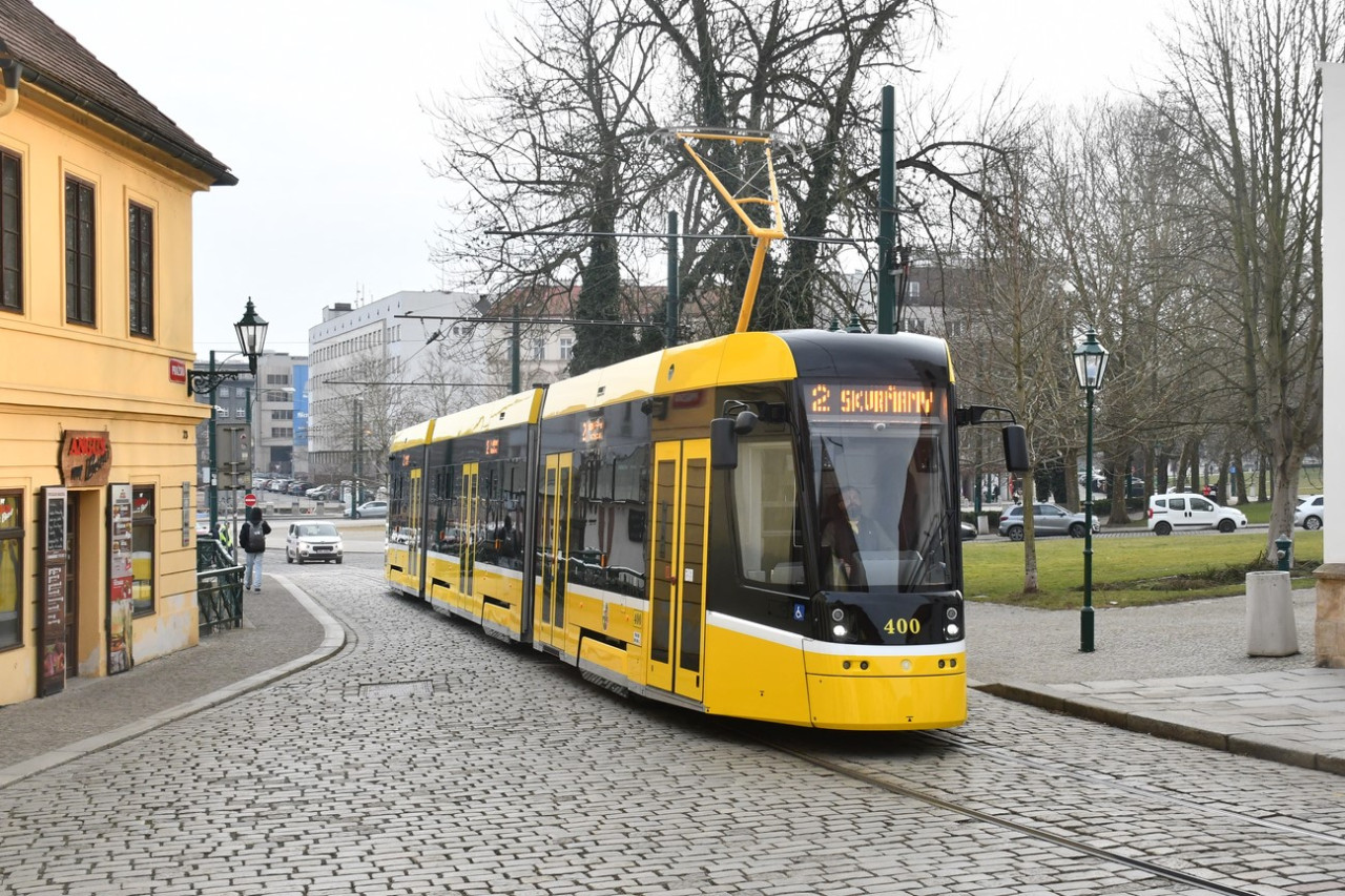 Tramvaj 40T . 400 prvn den provozu. Plze, Prask ulice, 10.02.2025