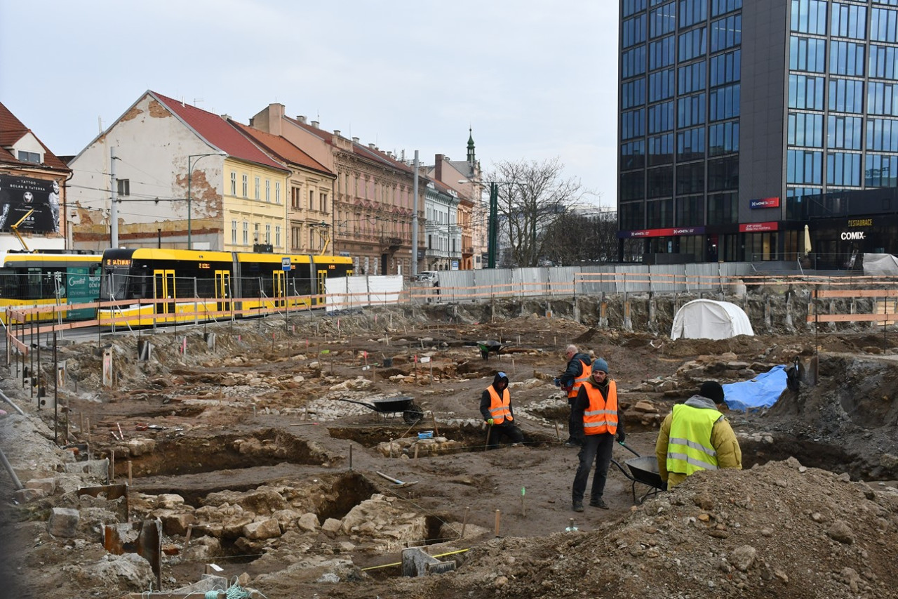 Archeologick przkum na mst bval zstavby v Prask ulici, Plze, 10.02.2025