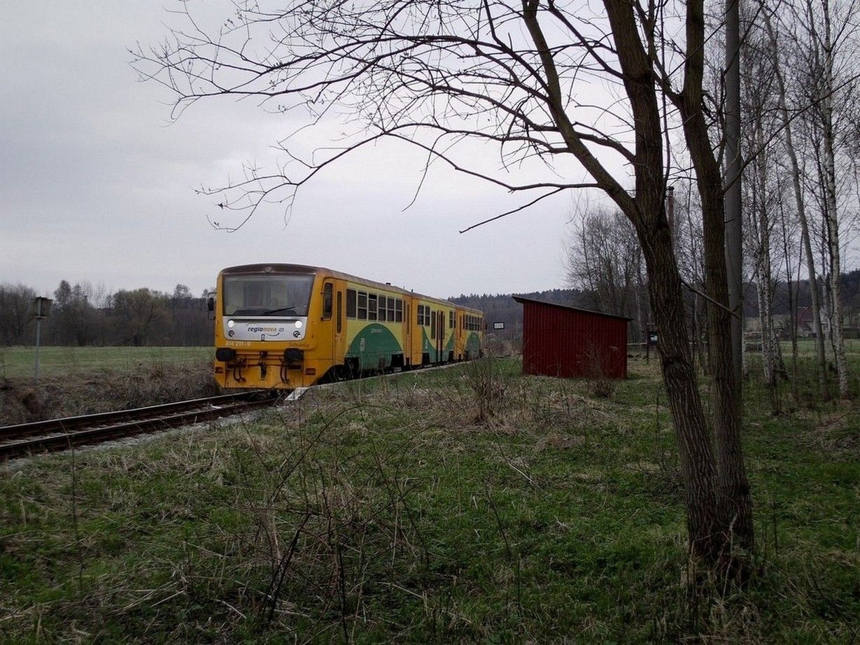 814.211 v Os 6316 na zast. Filipovka, 6.4.2011