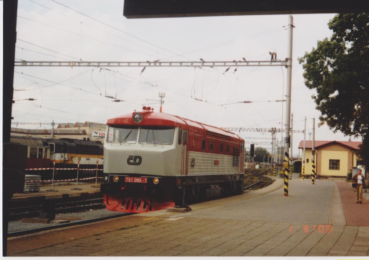 rekostruovan kolejist v HK a loko 751