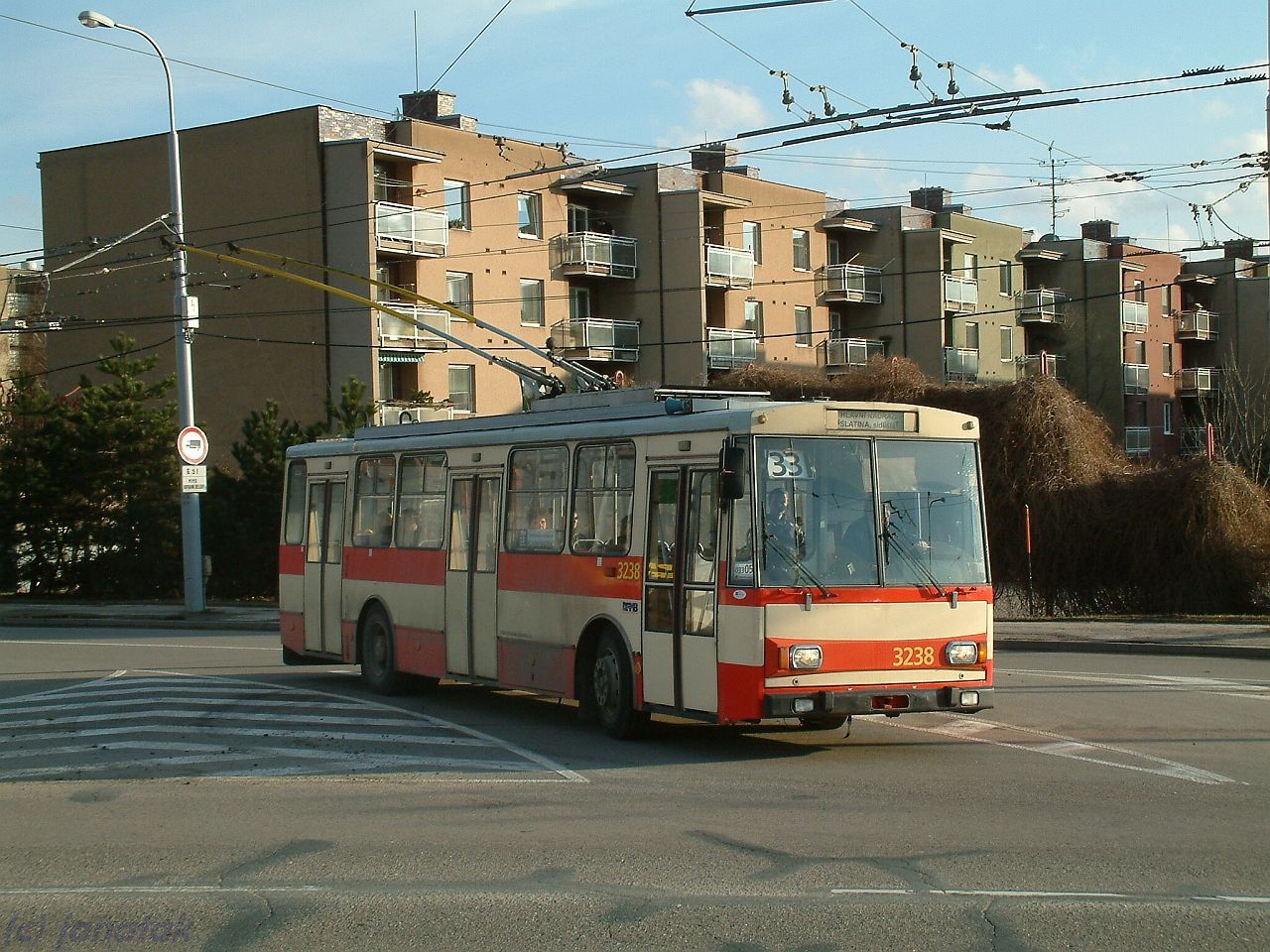 3238, Tilhonova x Hviezdoslavova
