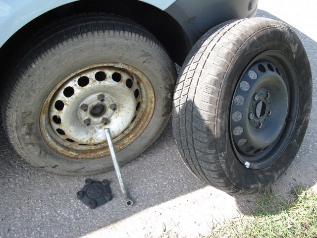 Konec velikononho turn - zrdn heb prorazil pneu mho spolehlivho vozu, vzva k nvratu !