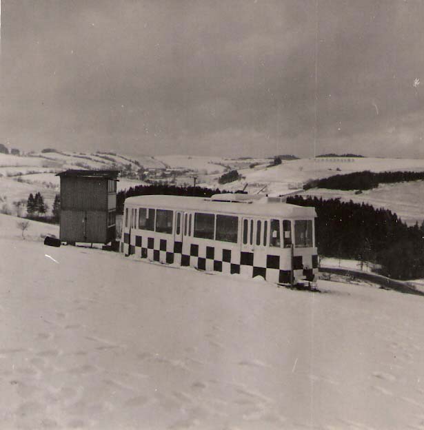 vysoko poloen tramvaj 