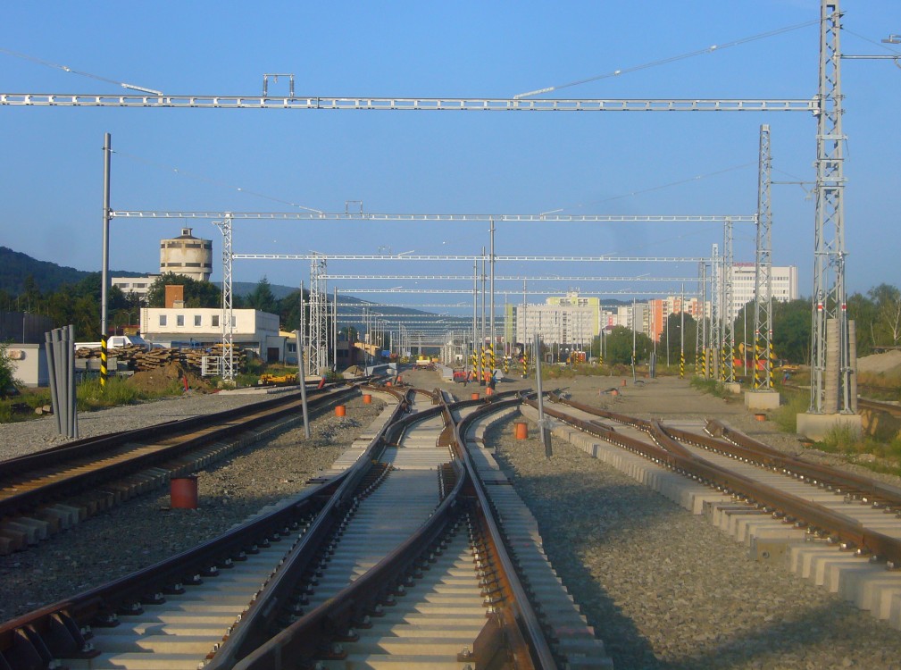 V popred vhybky .34, 33, alej 32, 28 a 26, vpravo vhybky 35 a 31 do neprnych koaj