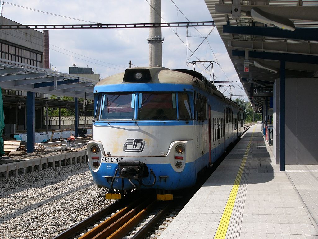 451 014 Os 12123 Praha-Holeovice (21. 8. 2013)