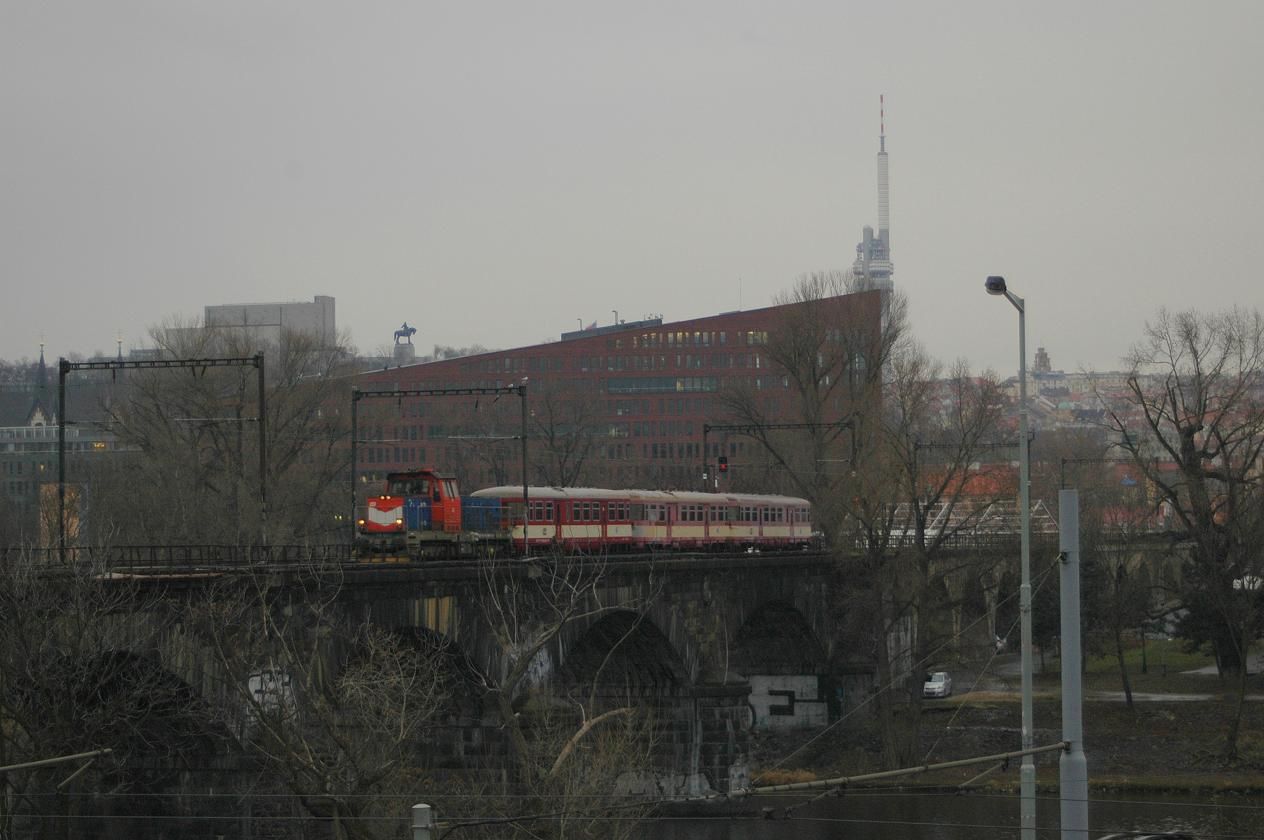 714.021 - Sp. 1892 - Praha Negrelliho viadukt - 18.3.2014.