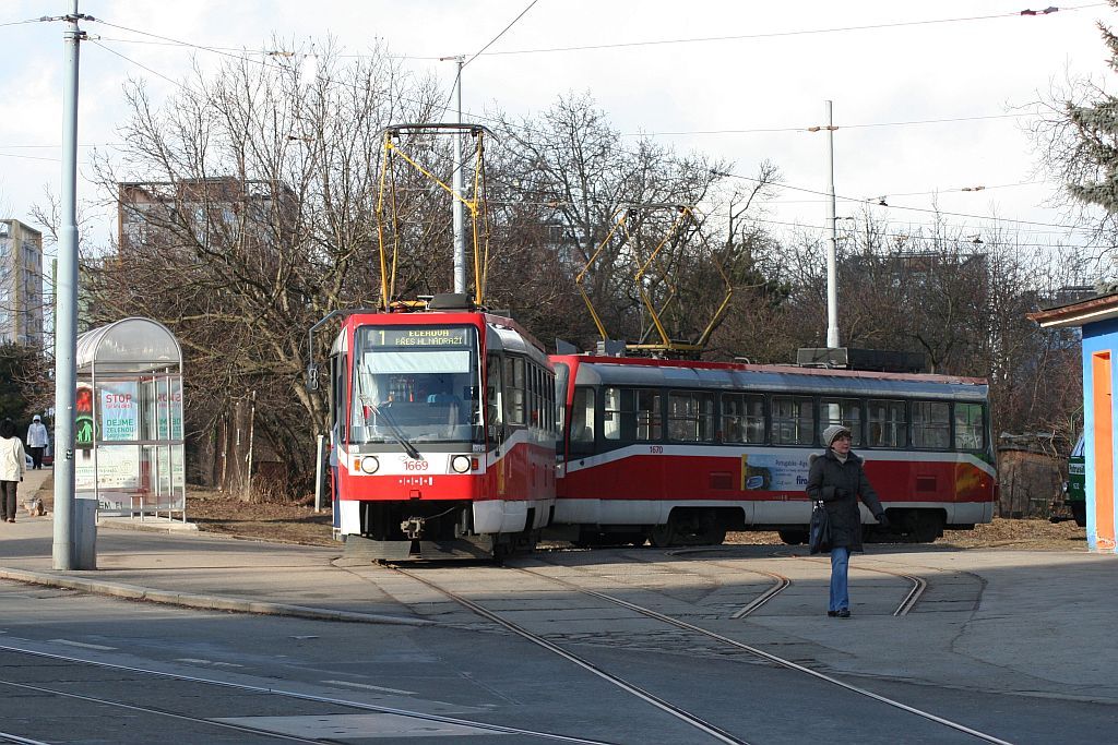 1669+1670 na kurzu 00103 vykv odjezdu v ton Kr.Pole, ervinkova