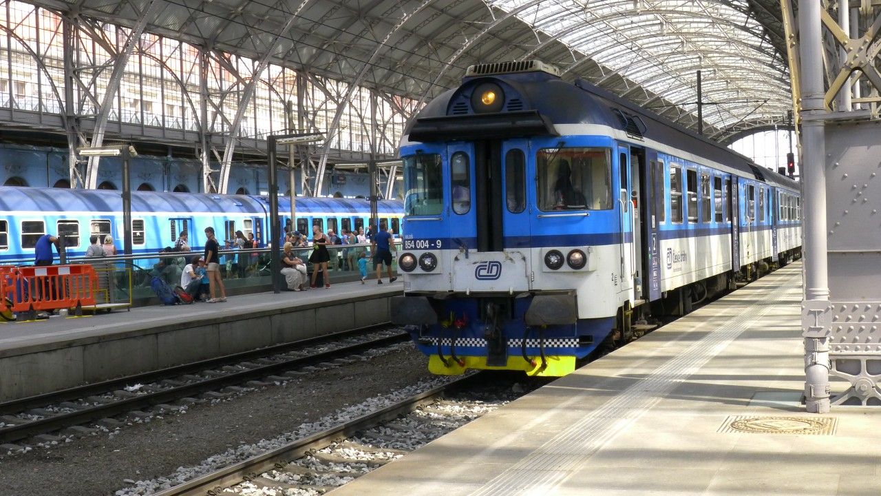 854 004-9  Praha hl.n. na R 1246 'Otava' dne 8.8.2019