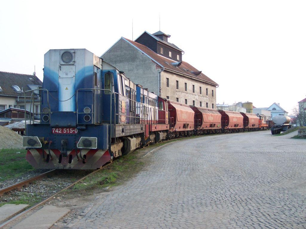 742 515-0+740 658-0 odstaven v Moravskch Budjovicch 20.4.2010(foto Pavel Valenta)