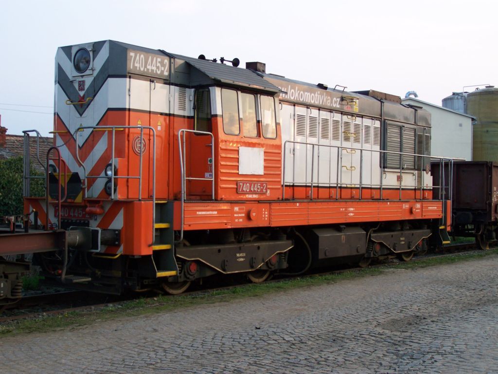 740 445-2 odstaven v Moravskch Budjovicch 20.4.2010(foto Pavel Valenta)