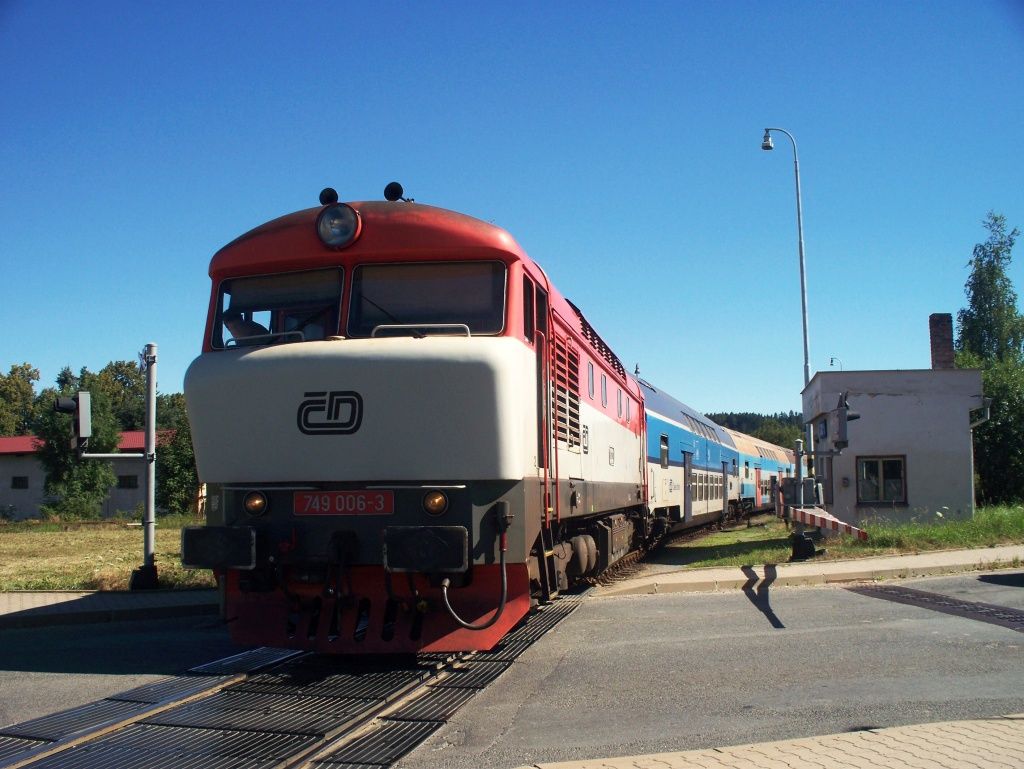 Tradin posun soupravy pro Sp 1832 ve Zrui (21.7.2013)