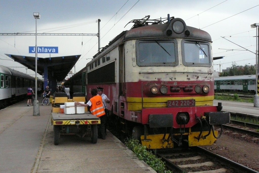 242 220-2, R 665 Jakub Krn,Jihlava, 80 ,minut...Vedle R 922 Vajgat ekajc na 242 220-2