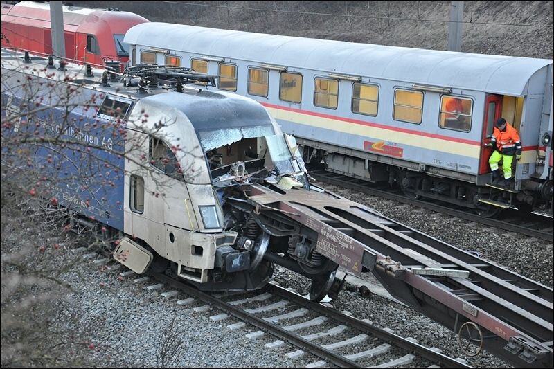 ES64U2-024, Enns, 26.2.2011, foto westbahn-karl ( www.bahnforum.info )