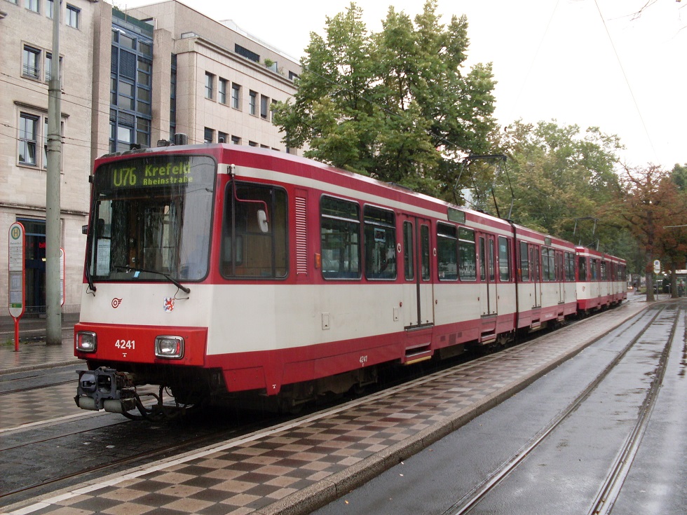 Linka U74 z Dsseldorfu.