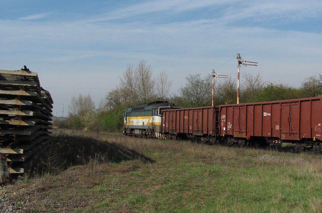 753.301, auta do NBK, Zdtn u Chottova, 18.4.2012 (9:16)