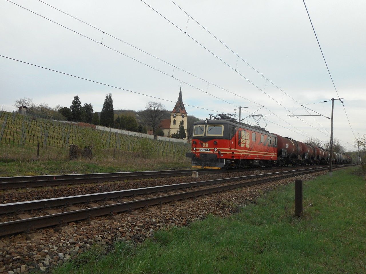 121 077-2 ve Velkch ernosekch, dne 15.4.2018. 