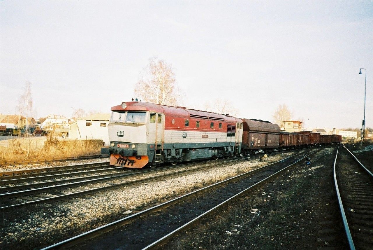 751.068 odjd v nkl. vlaku na Kralupy ze st. Kladno 2.2.2002