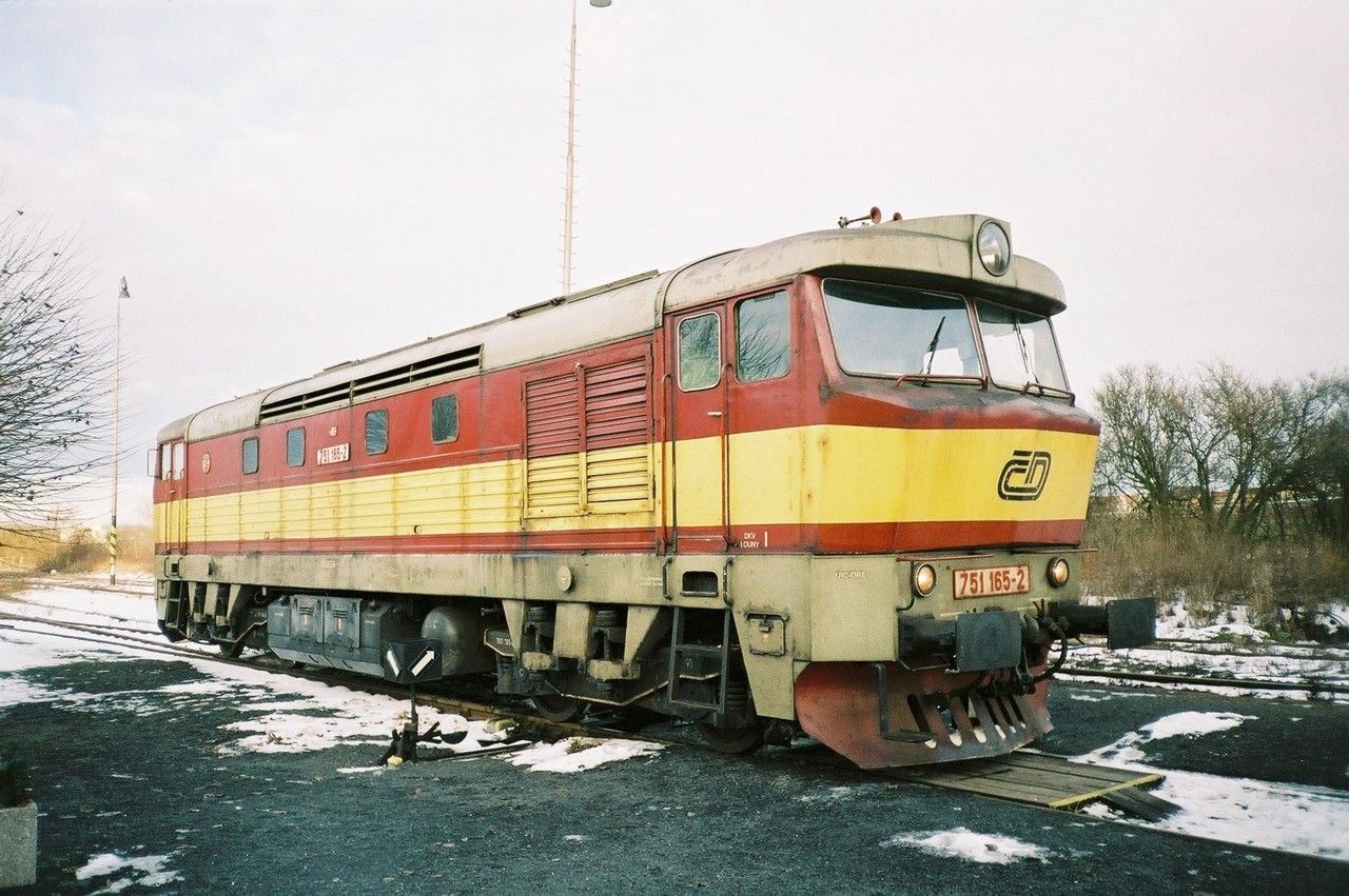 751.165 ek v Lv na odjezd do Rakovnka v st. Chr᚝any 26.12.2001