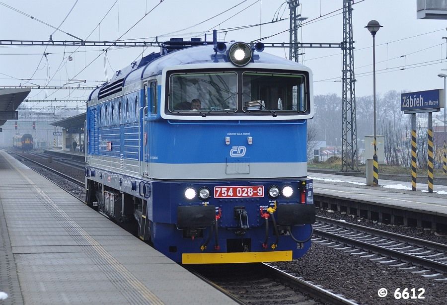 754 028-9 projd Zbeh na Morav jako Lv76349 do Bohumna, 2.1.2012