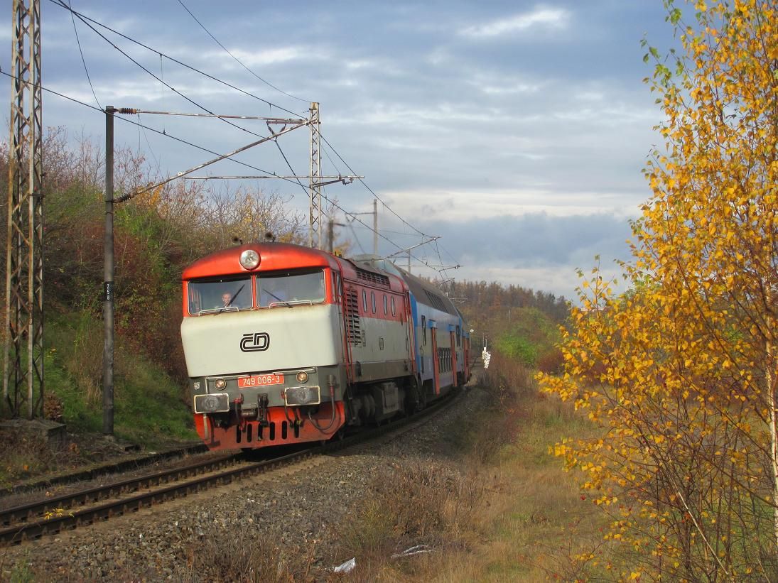 749 006 na ele os. 9057 - Praha Michle - 6.11.2010.