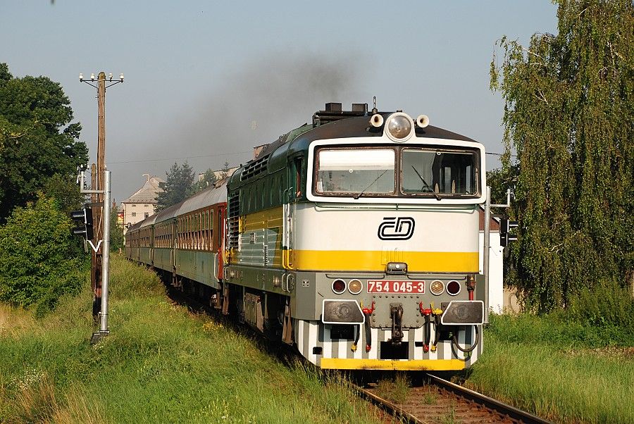 754045 R709 Uh.Brod-jezdec u Luhaovic