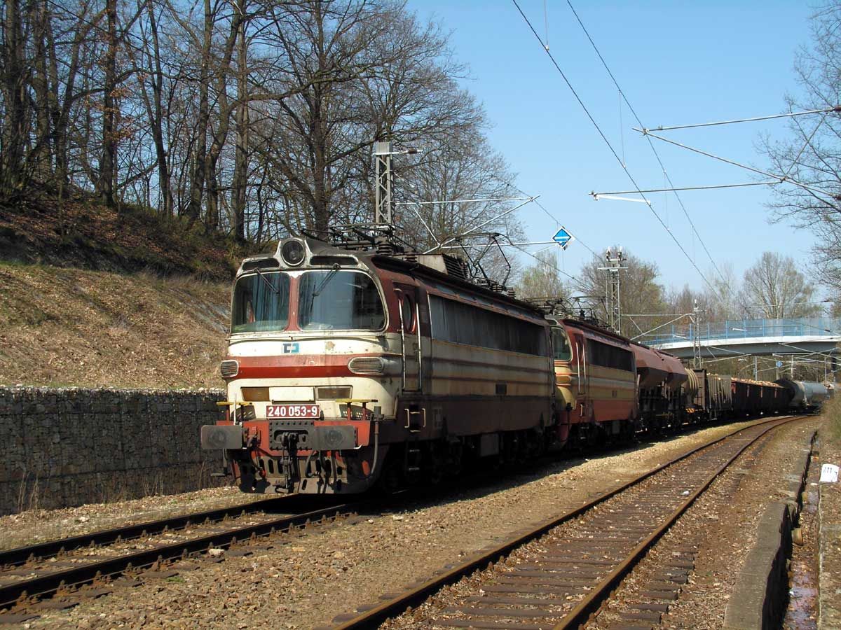 240 053 + 048