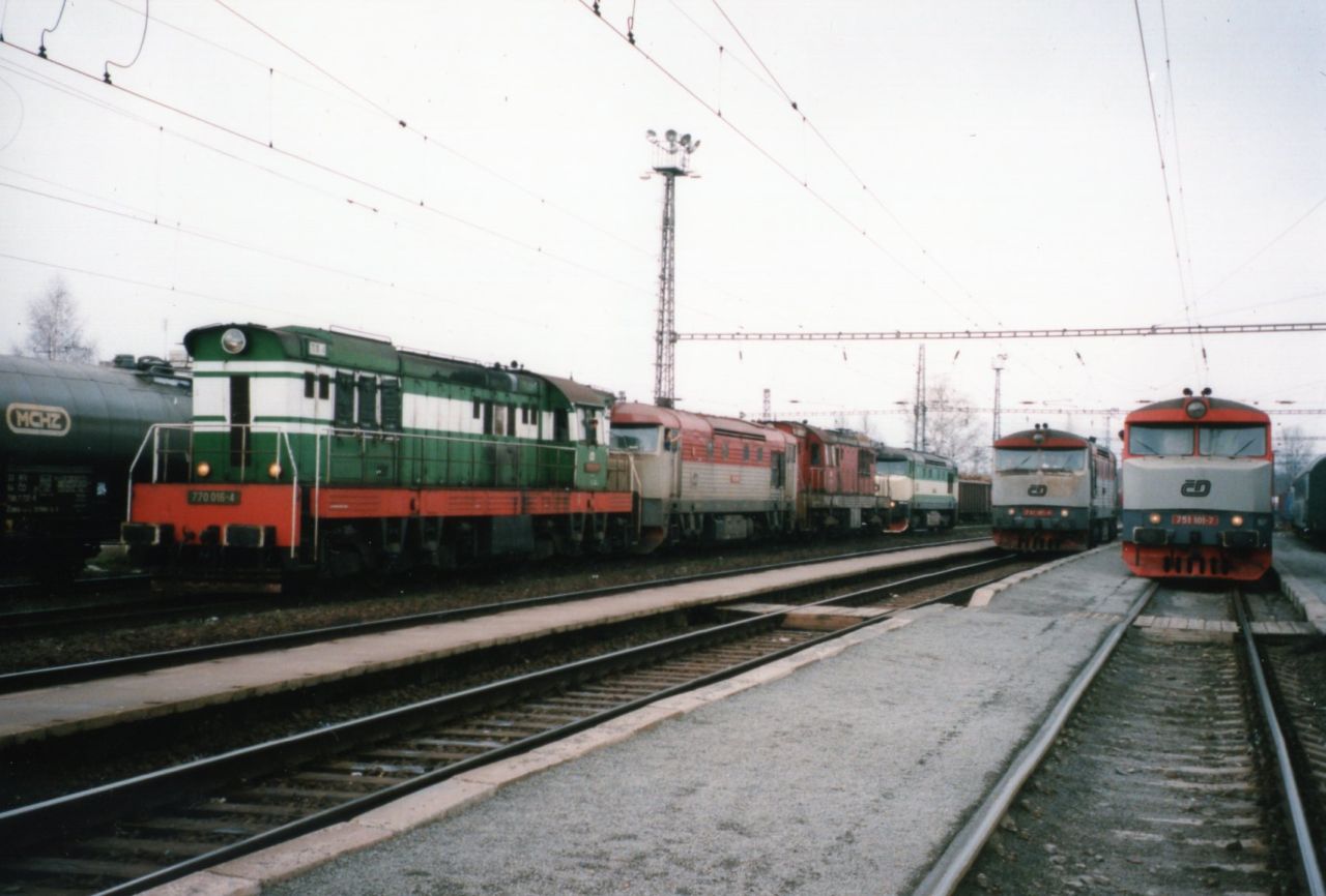 770.016+751.220+771.147 (nebo taky 119), projd 751.145 a vpravo 751.101