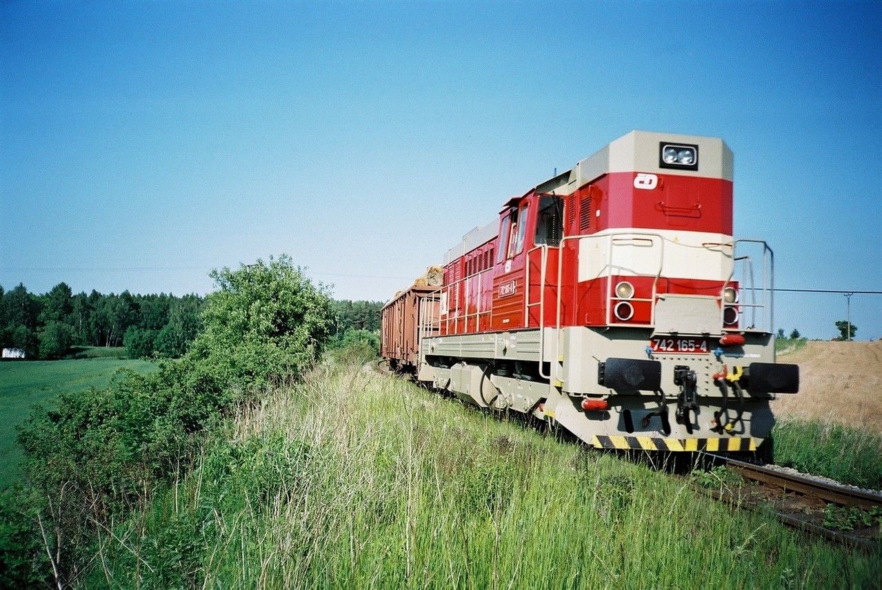 742.165 (DKV Louny) v Mn do Rakovnka odjd z Lun, 29.5.2003