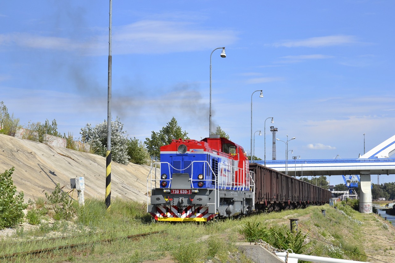 730 630 v novom laku dopravcu Lokorail