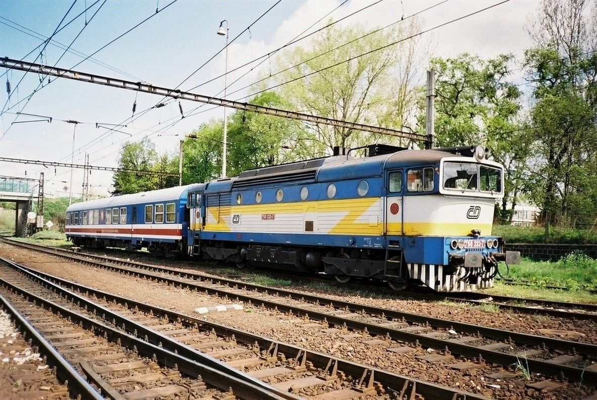 750.333 (DKV .Tebov) s mcm vozem v st. Beneov u Pr., 1.5.2003