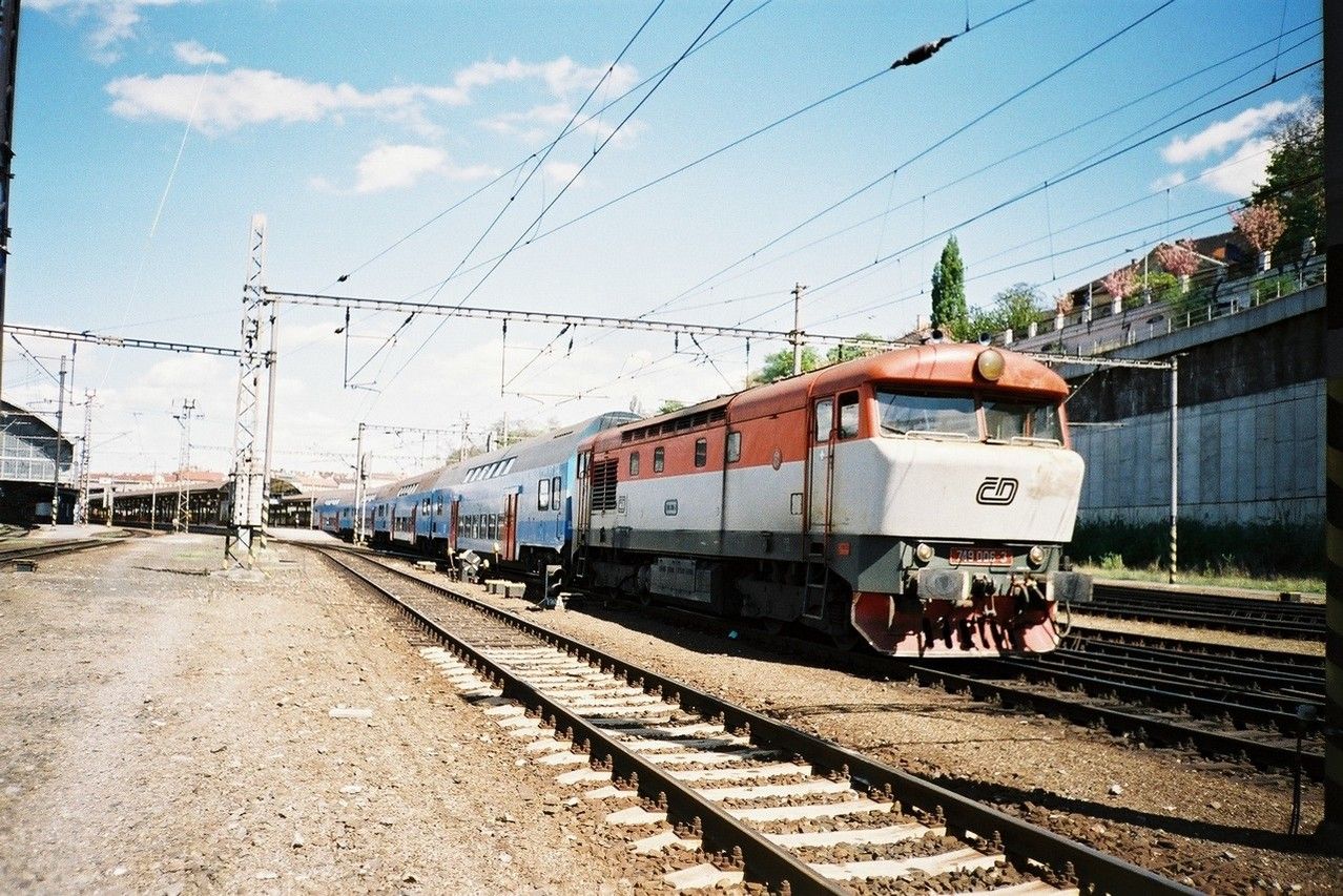 749.006 v Os do eran odjd z st. Praha hl.n. (od. 13:24), 1.5.2003