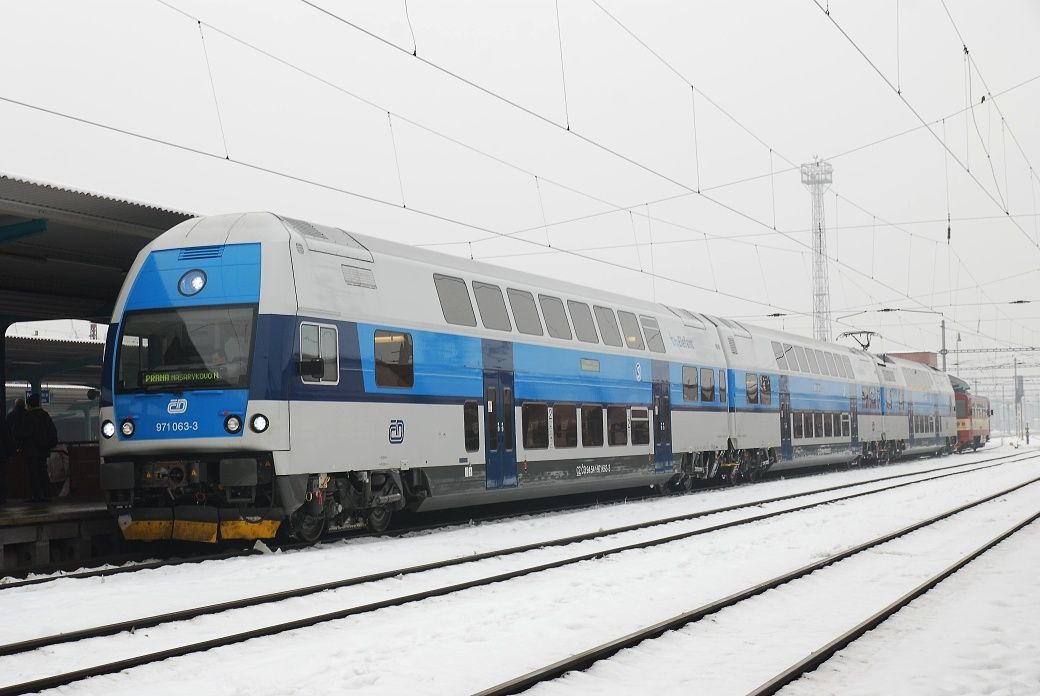 971 063-3 + 471 063-8_-_07.12.2010-_-DKV Praha_st.Pardubice - Os 2116 Pardubice - Praha M.