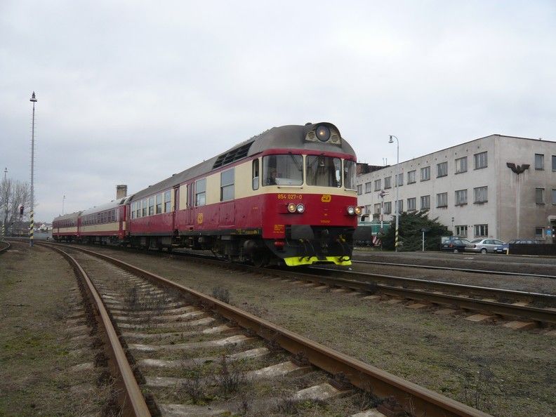 854.027 na Kladn