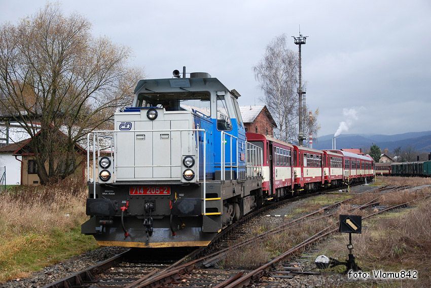 714.205 se soupravou R984 na itn na UTD, Liberec, 6.11.2010